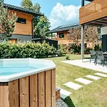 別荘 Zsam Mit Sauna Und Hottub