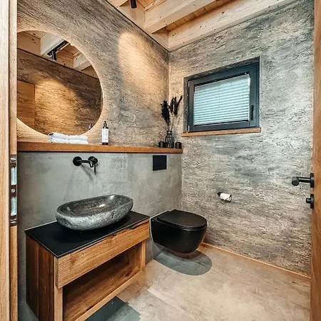Zsam Mit Sauna Und Hottub * جارمش بارتنكيرشن