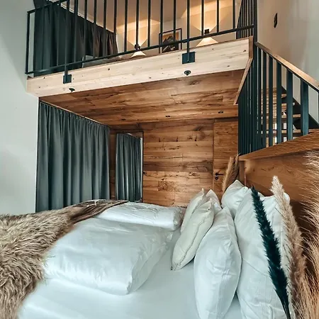 Zsam Mit Sauna Und Hottub جارمش بارتنكيرشن